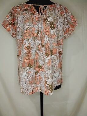 Tie-Neck Floral Blouse in Peach & Olive